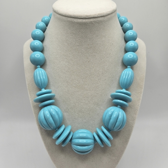 NEW VINTAGE Turquiose Blue Lucite Plastic Carved Beaded Statement Necklace - Picture 1 of 7